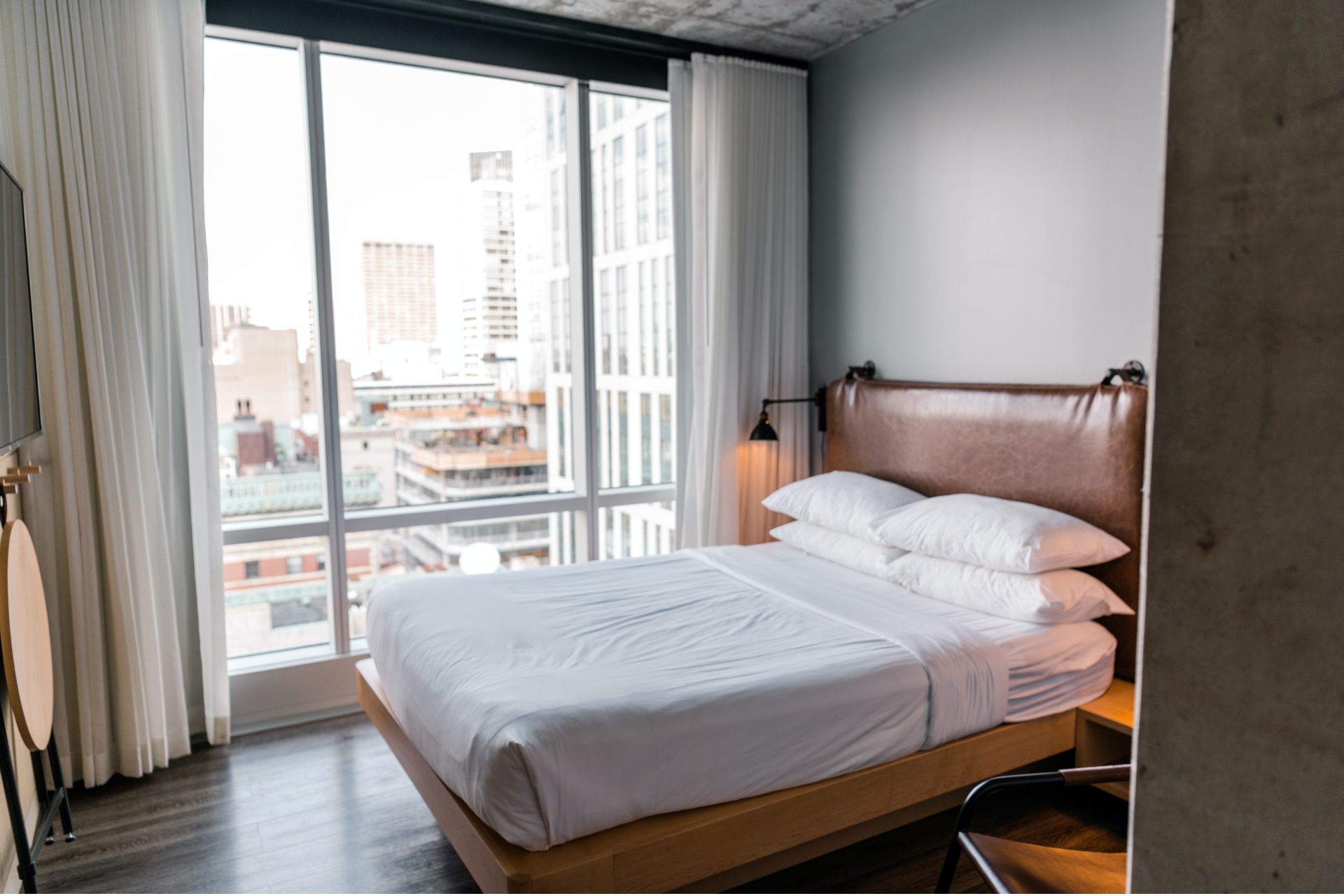 Laundry Services vs. Doing It Yourself: What Works Best for Airbnb Hosts in Cardiff? 3 Laundry Services for AirBnb Hosts in Cardiff (1)